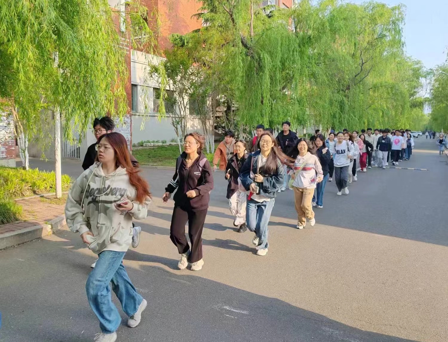 不负晨光，活力青春——36365线路检测中心入口多样式“晨光健身行”活动开启